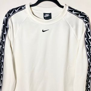 NIKE CREWNECK - SMALL